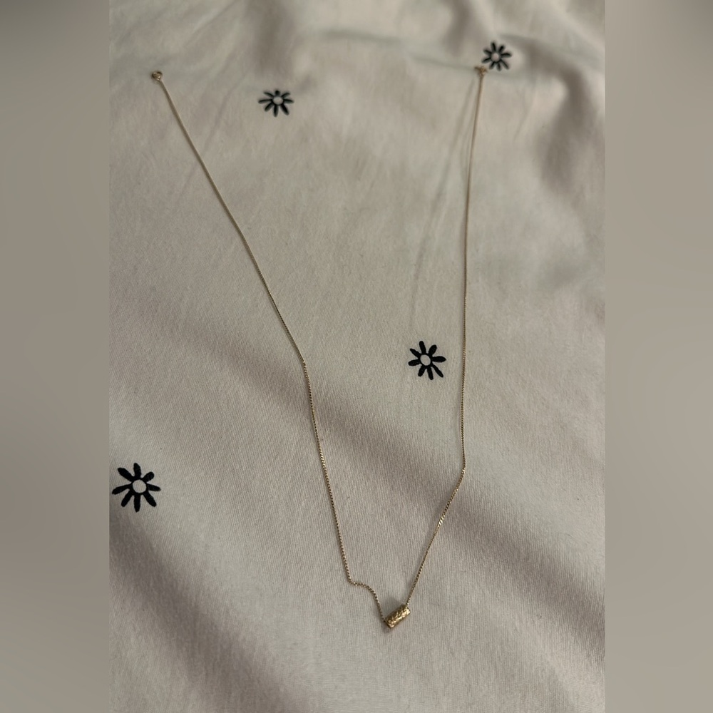 ✨9ct Yellow Gold Latch Necklace✨